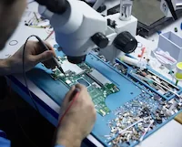 Diagnostic électronique au microscope